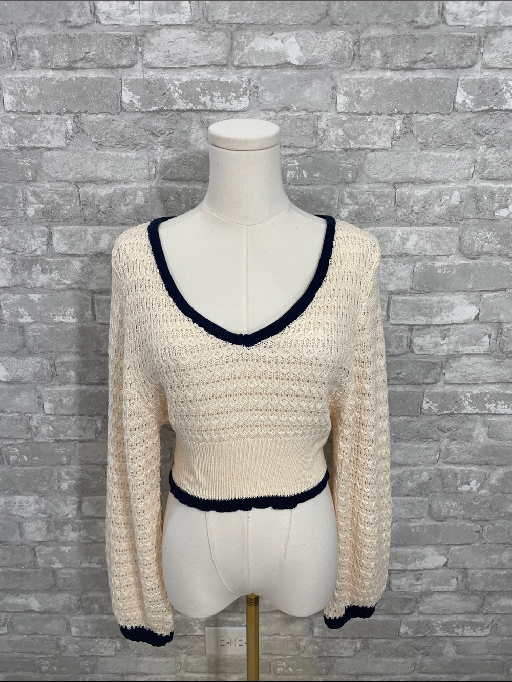 LALA FACTORY Cream V-Neck Knit Cropped Sweater with Navy Trim